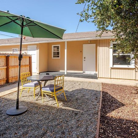 Solvang Bungalow B Bagian luar foto