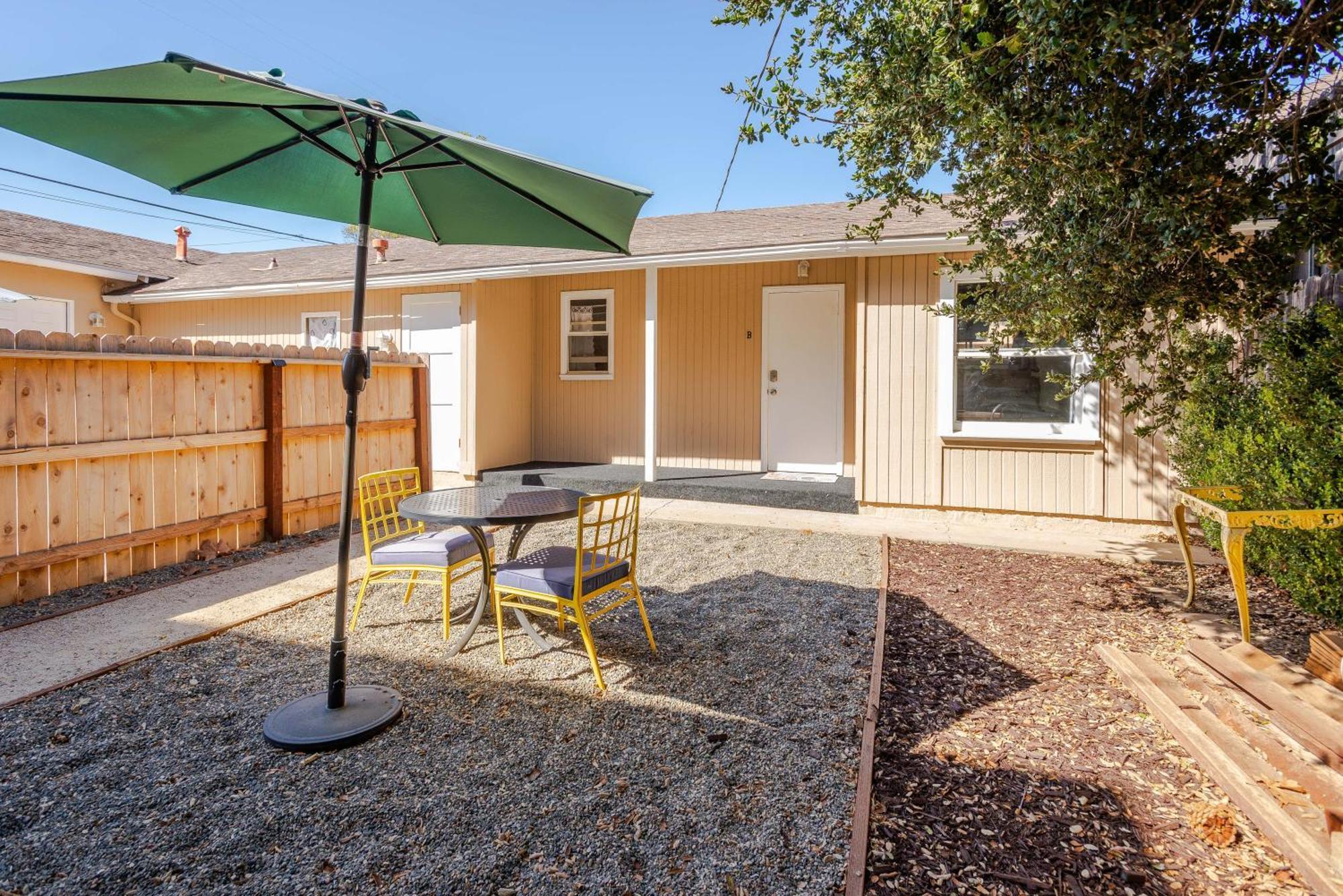 Solvang Bungalow B Bagian luar foto