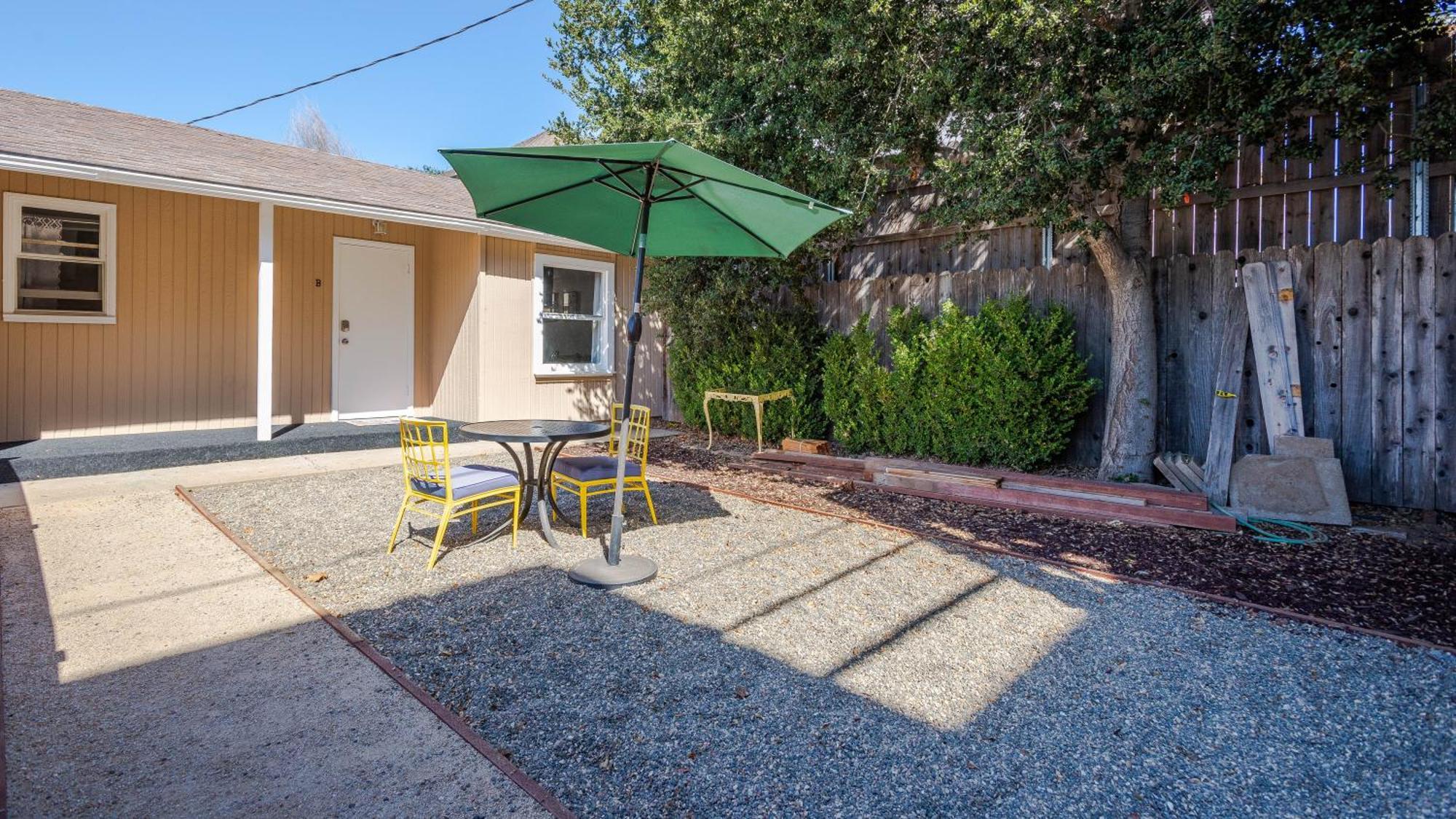 Solvang Bungalow B Bagian luar foto